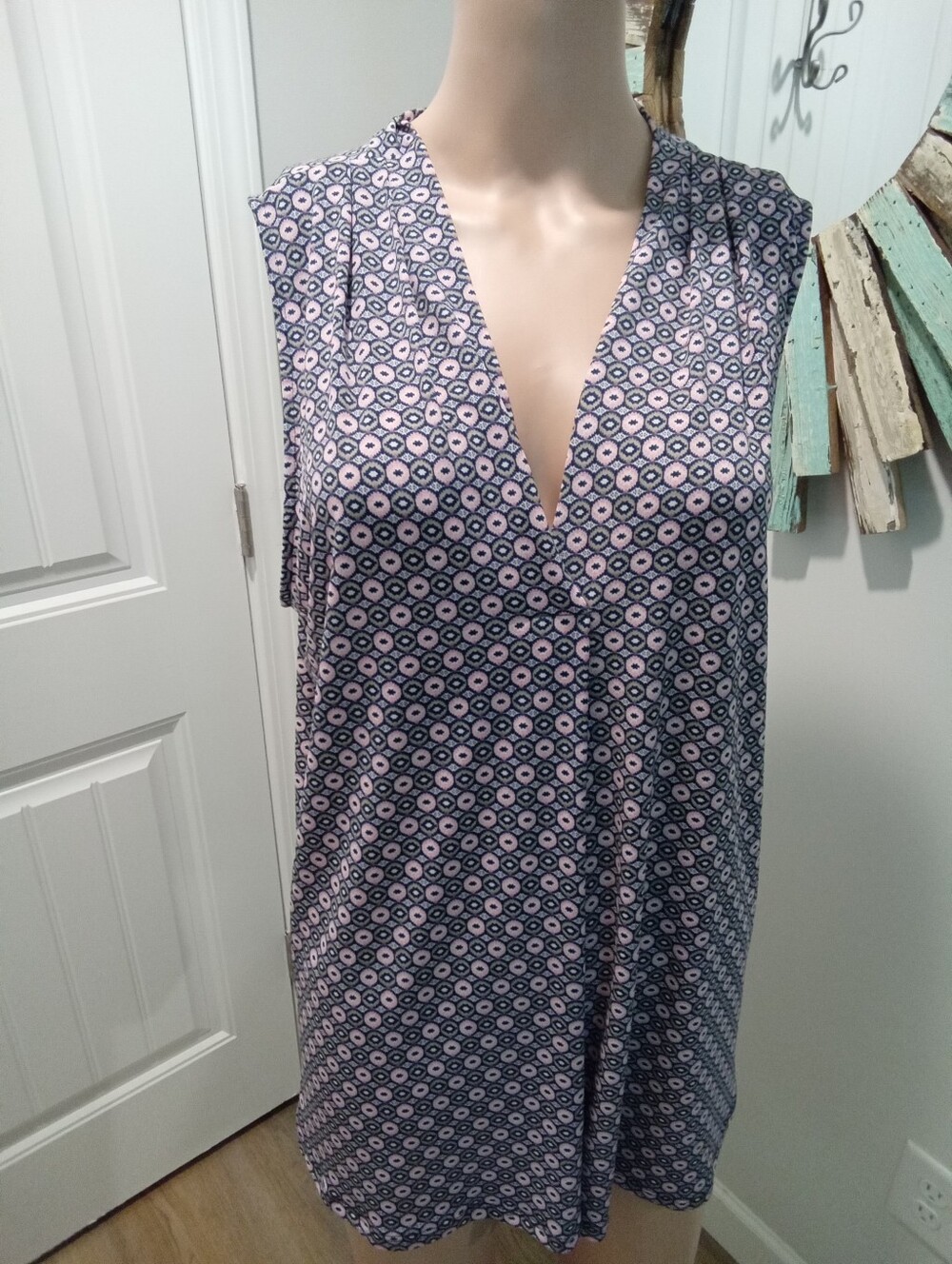 Beacon Size XL Sleeveless V-Neck Top with Navy Blue, Pink and Light Green
